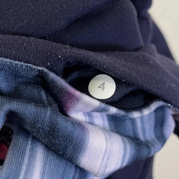 LULULEMON | REVERSIBLE GATHER AND CROW CROP IN PURPLE - Picture 8 of 10